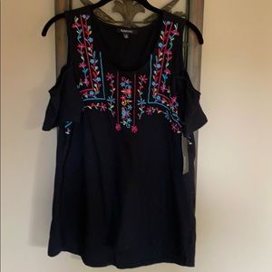 Relativity black island brights cold shoulder top